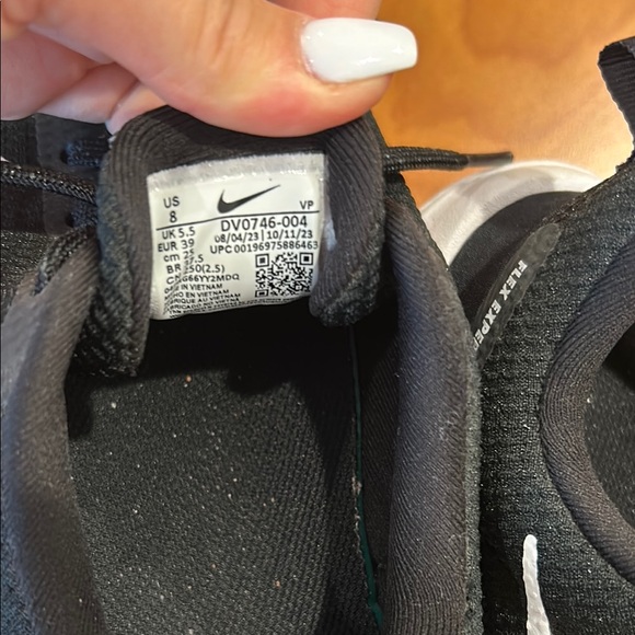 Nike Black and White Sneakers - Picture 2 of 2